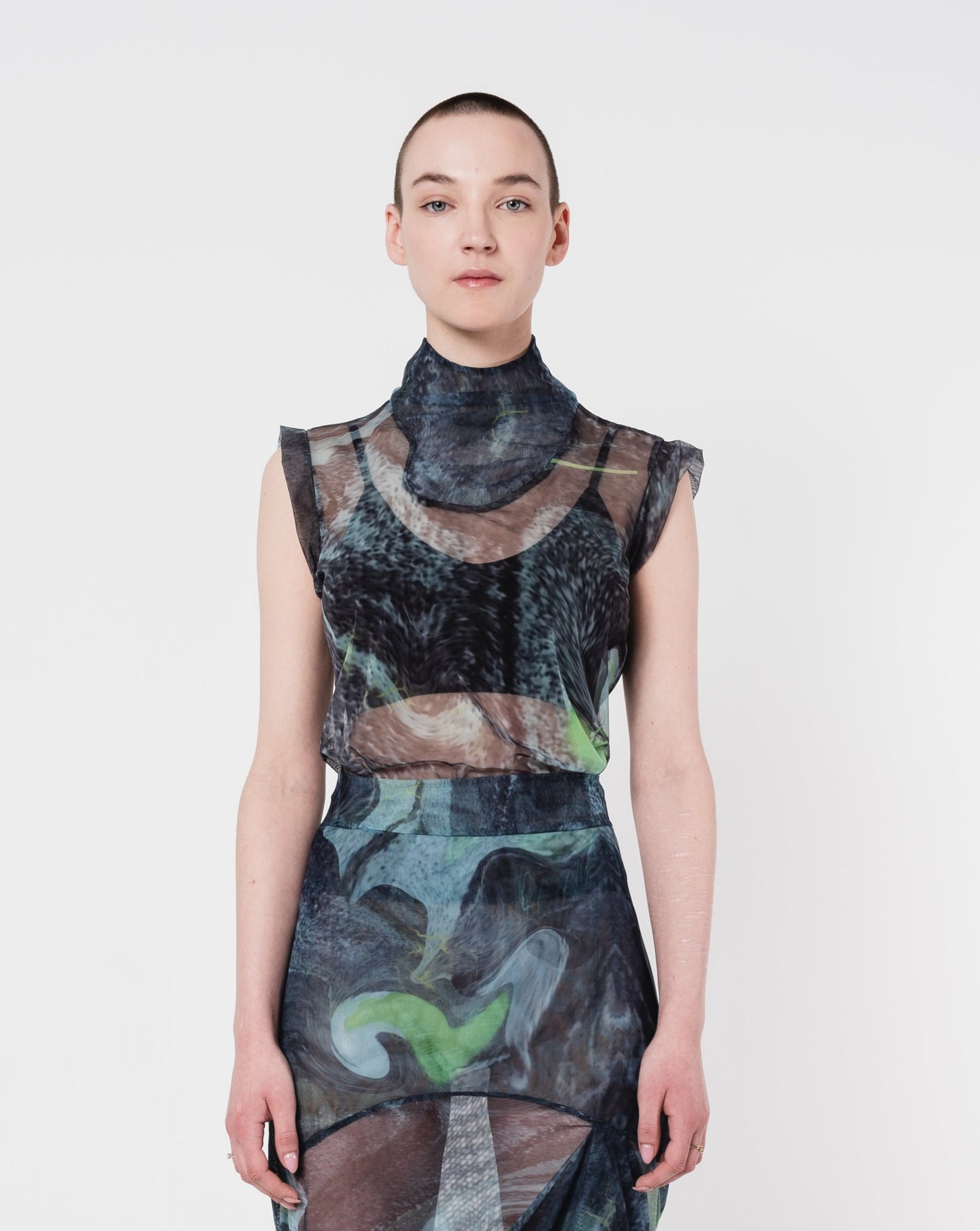 ONT≠KOP Roll-Collar Top