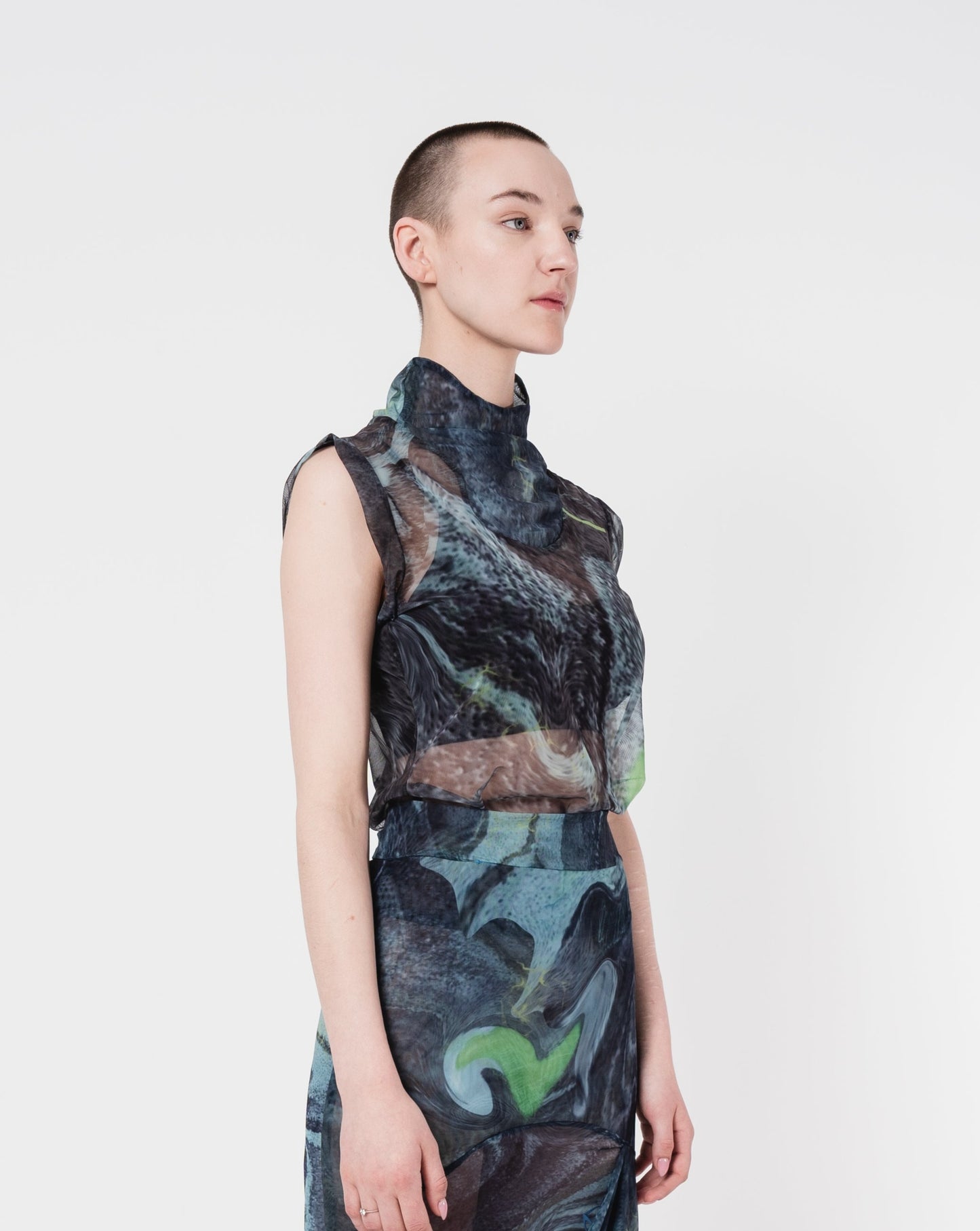 ONT≠KOP Roll-Collar Top